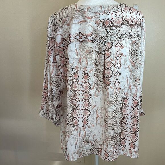 New!Zac&Rachel| 2XLarge| VNeck| Snake Print| Side Slits - Picture 12 of 13